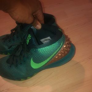 Kyrie 1s